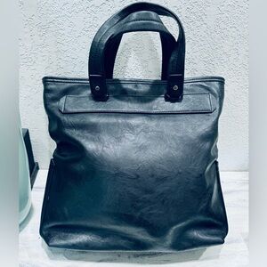 SALVATORE FERRAGAMO DESIGNER BAG black leather very good condition